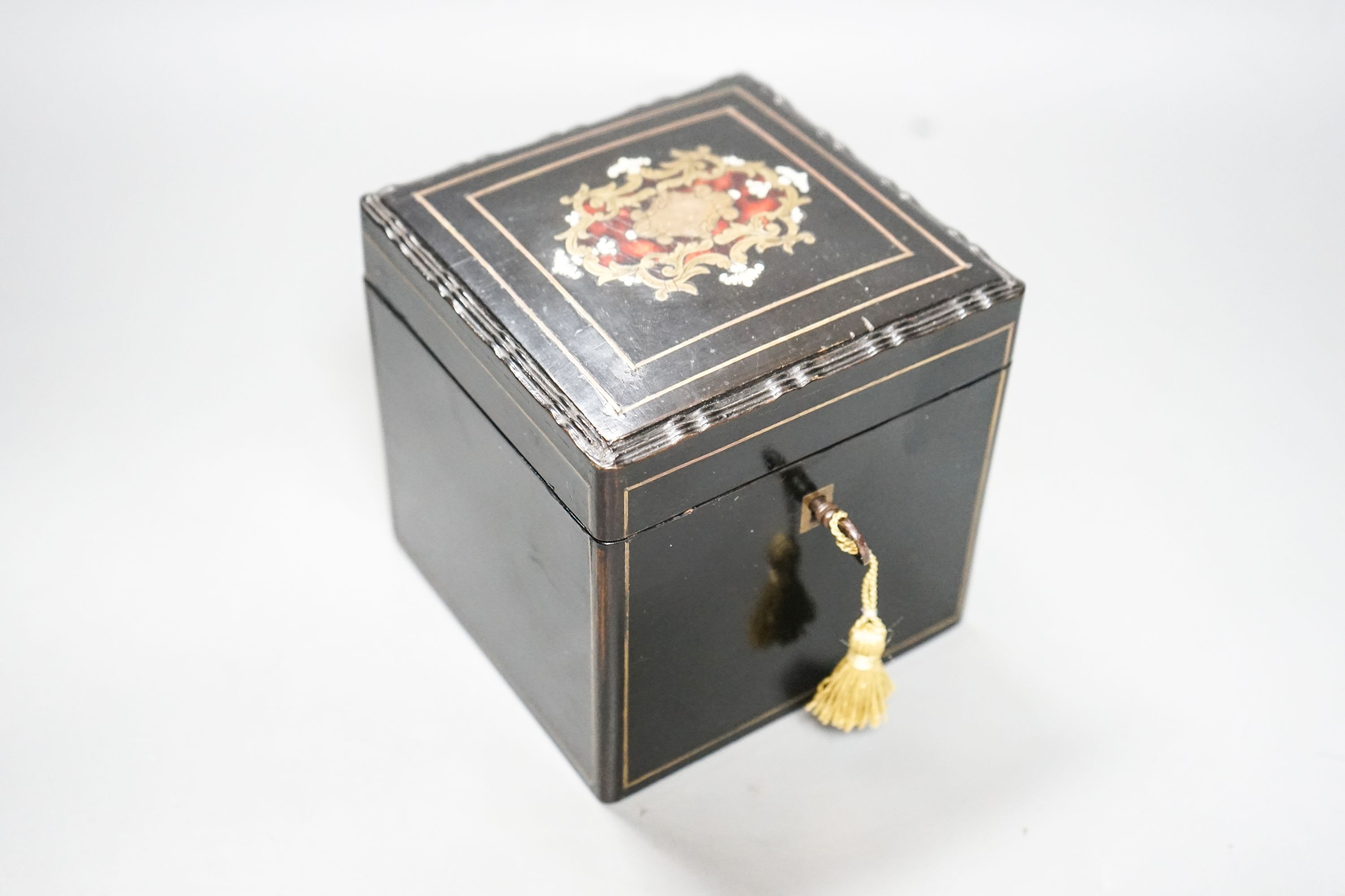 A late 19th century French tea caddy with boulle work to lid 13cm